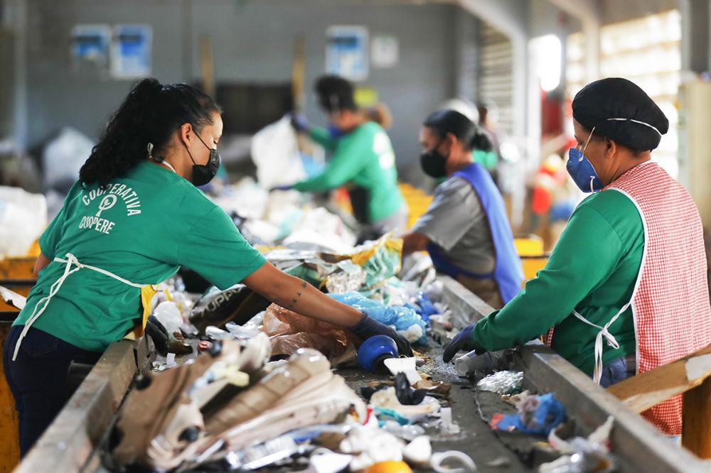 Capa da notícia: Com 58 mil toneladas de lixo processadas em 2024, DF amplia coleta seletiva em 222% desde 2020